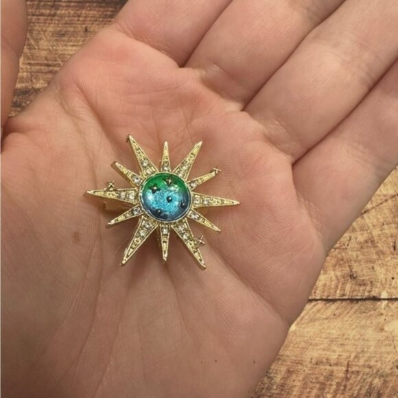 Sun & Earth Enamel Pin - Picture 3 of 3